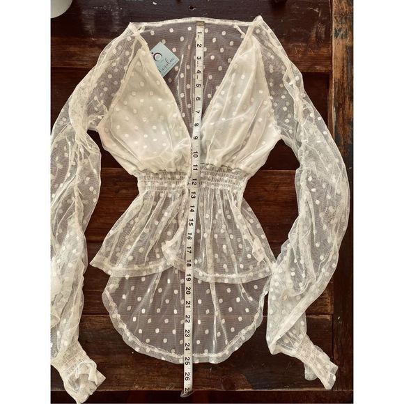 💥 Cream Sheer V Neck Polka Dot Long Sleeve Shirt- Size - Small/Medium 💥 - Picture 2 of 4